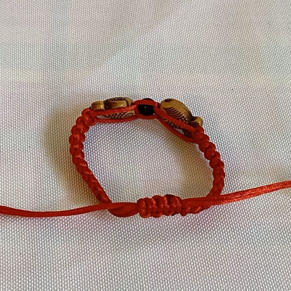 Adjustable Red Cord Good Luck Fish Bracelet, Carved Fish Beads, Feng Shui Charm - Picture 8 of 8